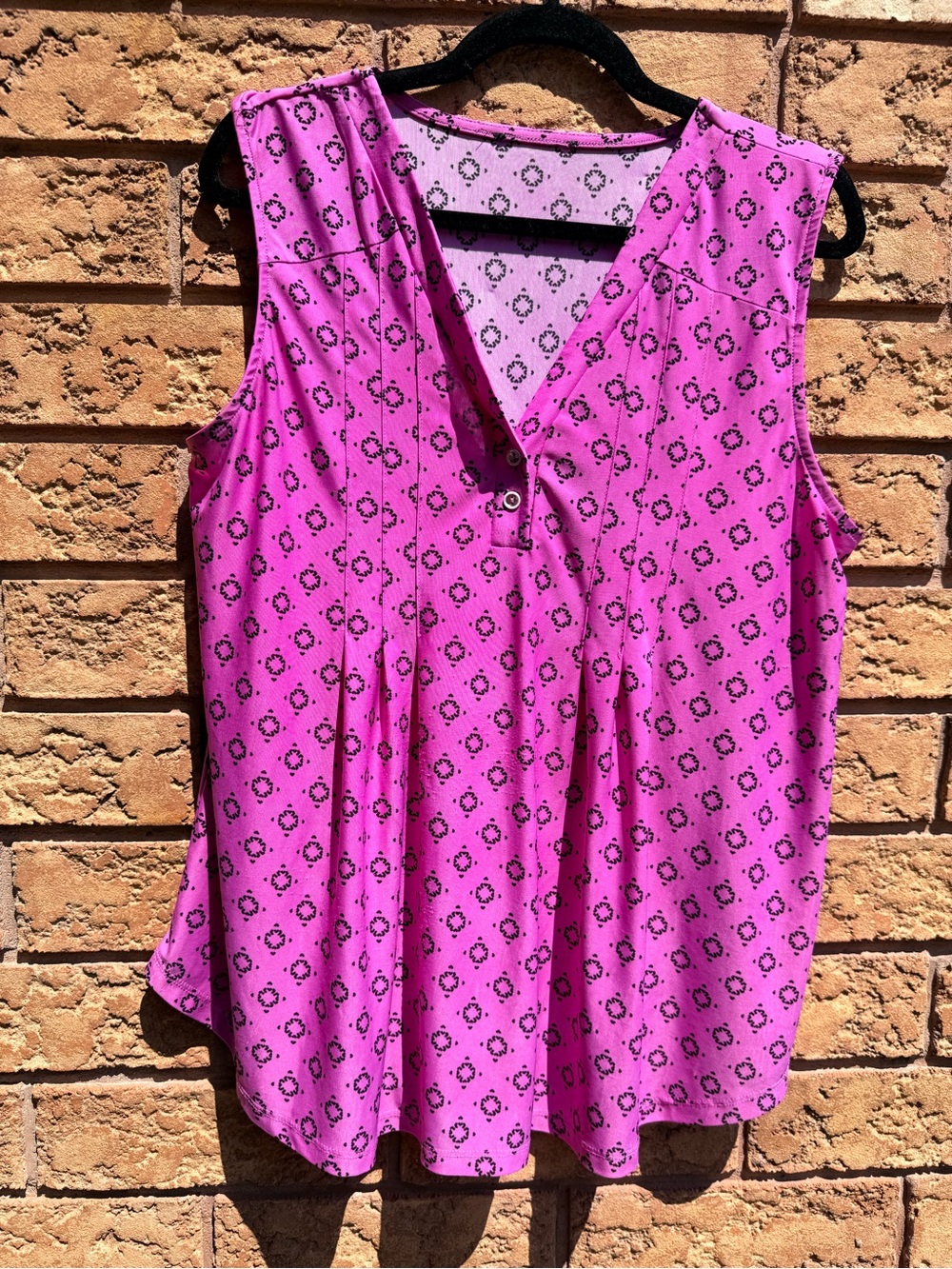 10/$25 • Geometric Print Pleated‎ Front Sleeveless Blouse